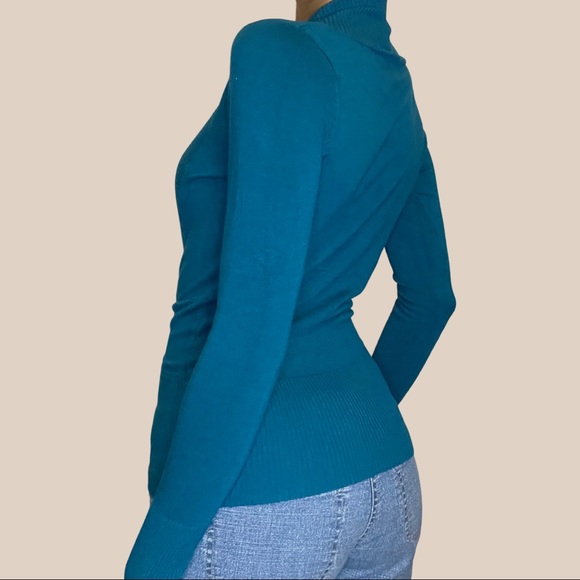 Deep V sweater top - Picture 4 of 4